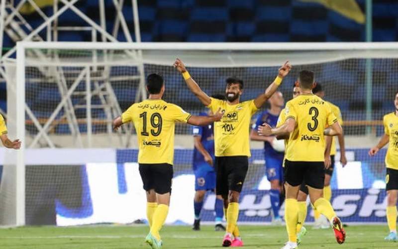 عبور سپاهان از پرسپولیس با بردن نفت