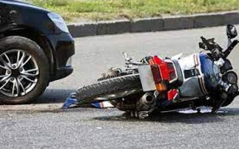 لحظه تصادف وحشتناک خودرو با موتورسیکلت!