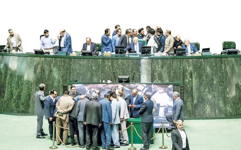 آتش در خرمن نهاد‌های انتخابی