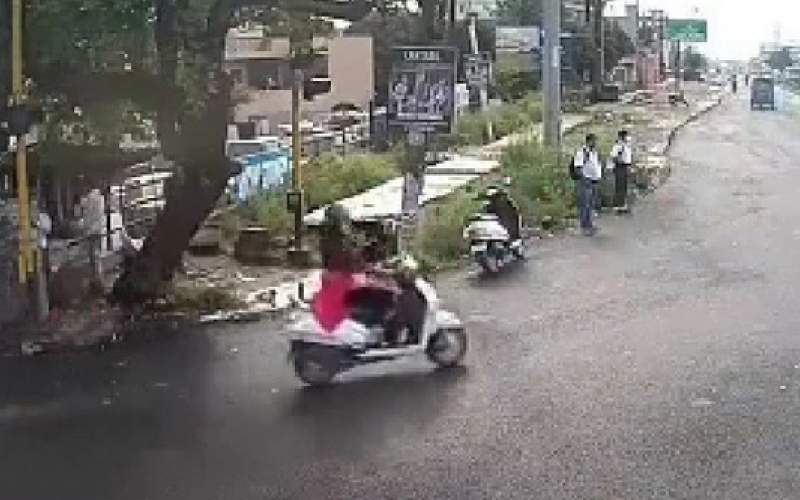 تصادف شدید یک اتوبوس با موتورسوار زن/فیلم