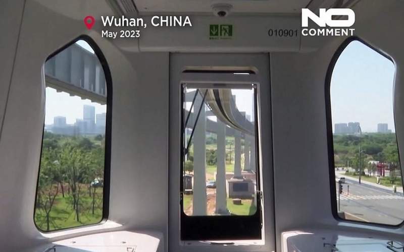 «قطار آسمان» در حال پرواز بر فراز ووهان چین