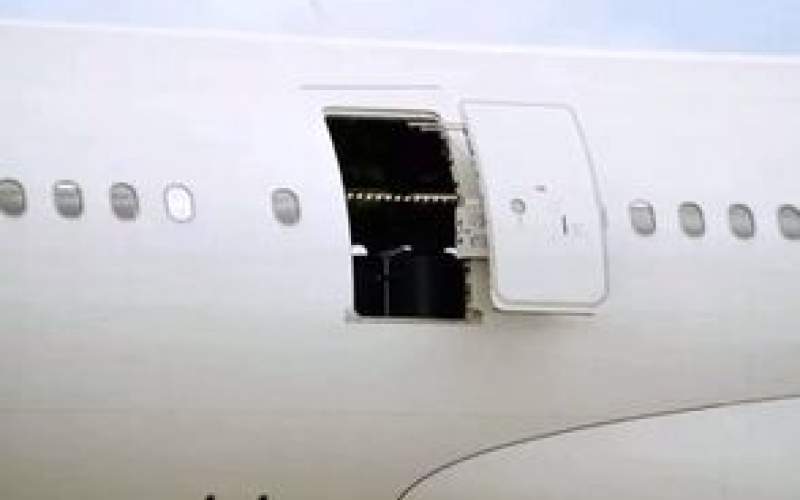 فیلم وحشتناک باز شدن درب هواپیما قبل از فرود