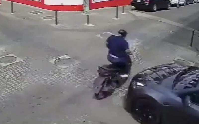 تصادف شاسی‌بلند لوکس با موتورسوار چاق/فیلم
