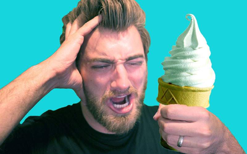 چرا بعد خوردن بستنی سردرد میگیریم؟