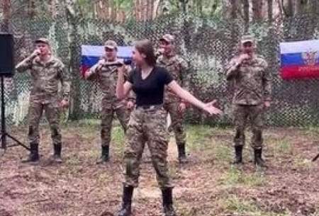 اعزام‌خواننده زن به‌جبهه برای تقویت‌روحیه سربازان