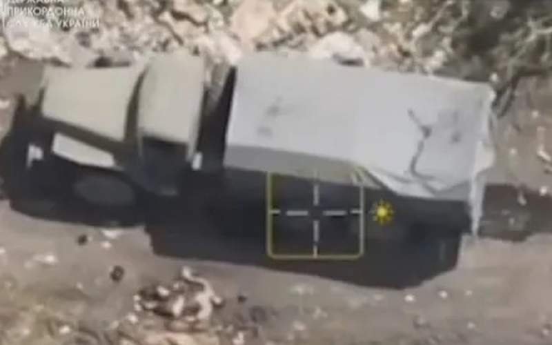 لحظه اصابت خمپاره به کامیون نظامی روسیه