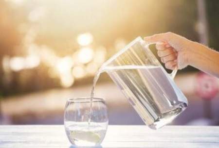 با نوشیدن بیش از حد آب چه اتفاقی می‌افتد؟