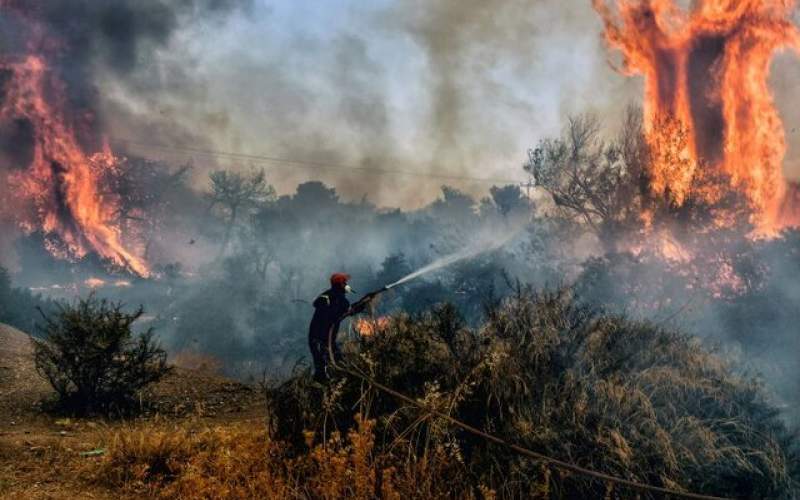 گرمادر اروپا؛ثبت ده‌ها حریق جنگلی در یونان