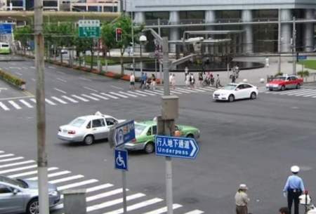 نظم‌جالب خودروها‌هنگام عبور از یک‌تقاطع در چین