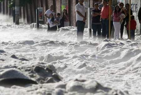 بارش برف ساکنان مکزیکوسیتی را غافلگیر کرد