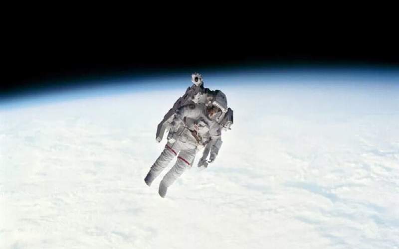 فضانوردان بدون لباس فضایی چقدر می‌توانند زنده بمانند؟