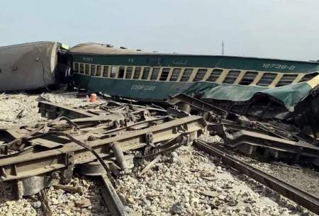 خروج مرگبار قطار از ریل در پاکستان/فیلم