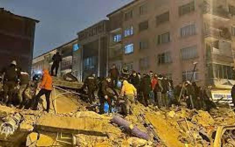 پناه آوردن مردم ترکیه به خیابان‌ها پس از زلزله