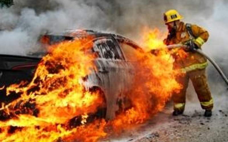 آتش گرفتن وحشتناک ماشین هنگام بنزین زدن