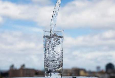 ۶ باور اشتباه در مورد نوشیدن آب که نباید باور کنید