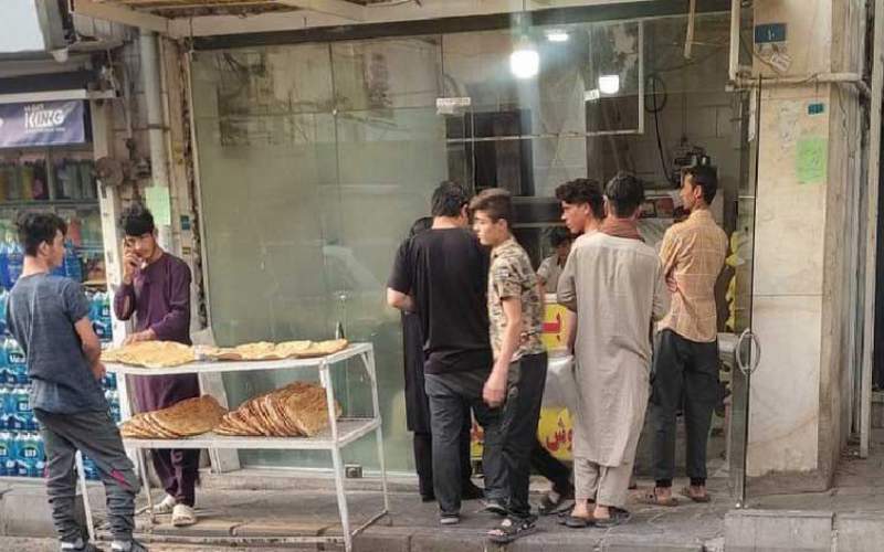 عکس بحث‌برانگیز از اتباع افغانستانی در تهران