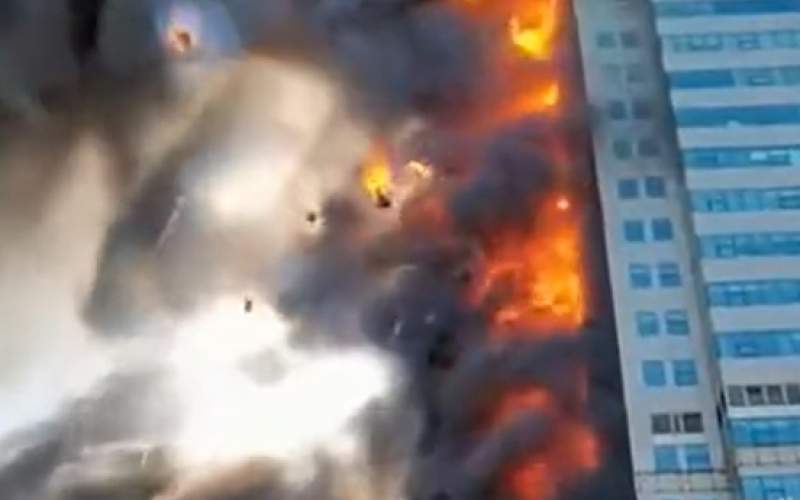 برج ۲۷ طبقه در تیانجین چین آتش گرفت /فیلم