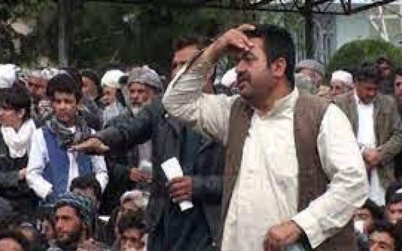 صف چند هزار نفری گرفتن پاسپورت در افغانستان