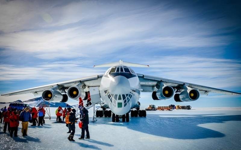 فرودحیرت‌انگیز هواپیمای ایلوشینIL-76روی برف