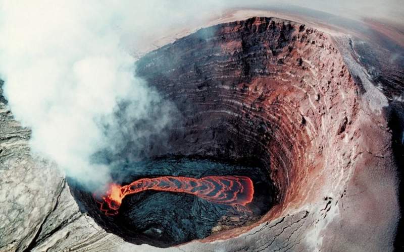 نمایی ترسناک از دهانه آتشفشان فعال در هاوایی