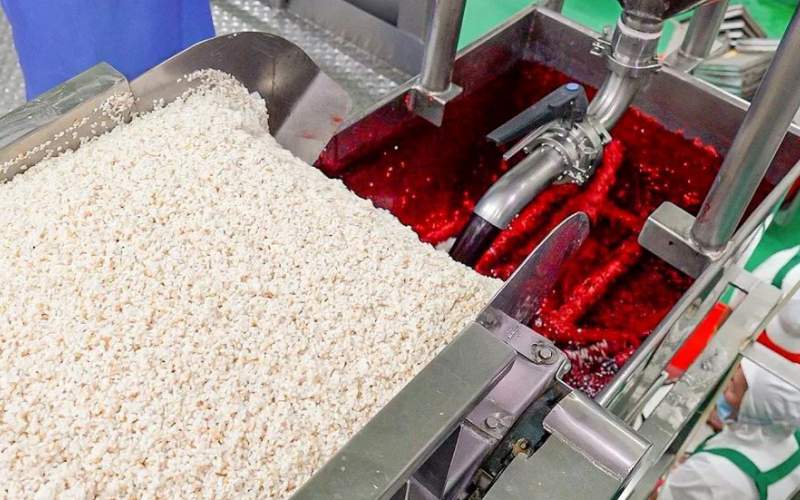 عملیات تولید کیک خون در یک کارخانه مشهور
