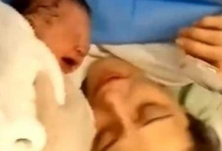 واکنش نوزاد تازه متولد شده به بوسه مادرش