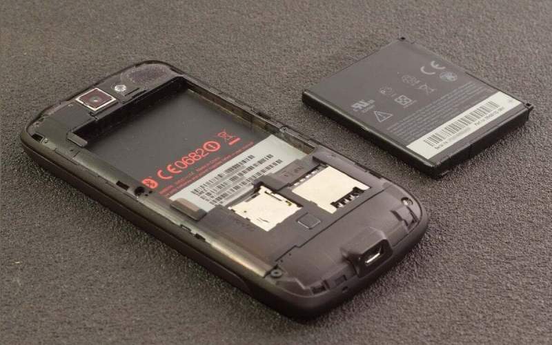 شیوه جعل باتری‌های تقلبی تلفن همراه در بازار