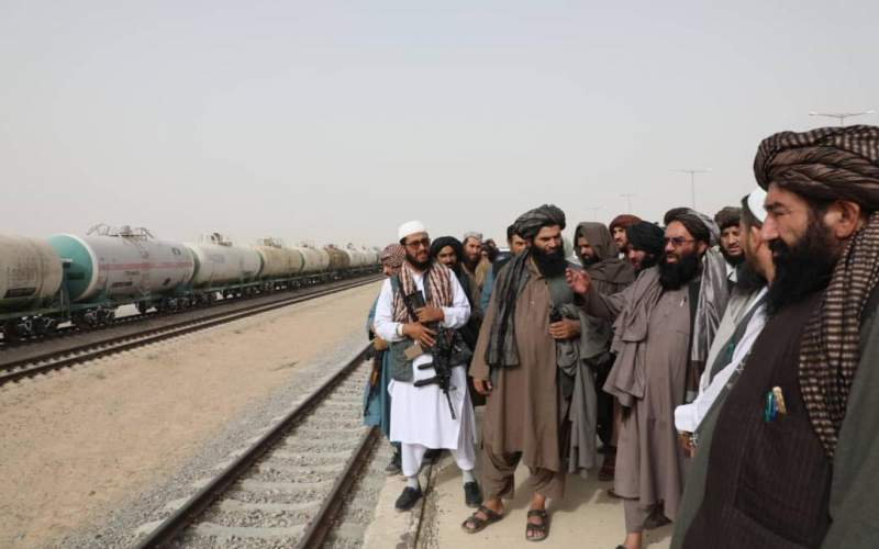 دیدار وزیر سرحدات، اقوام و قبایل طالبان از بندر آقینه در استان فاریاب
