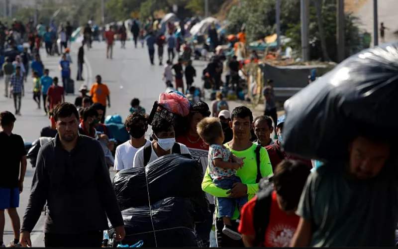 یونان  به مهاجران غیرقانونی روی می‌‌آورد