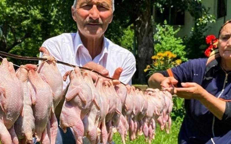 کباب کردن متفاوت ۲۲ مرغ‌ توسط خانواده‌ آذربایجانی