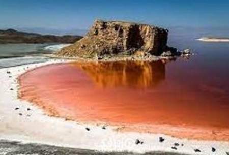 دریاچه ارومیه تبدیل به نمک‌زارشده است!/فیلم