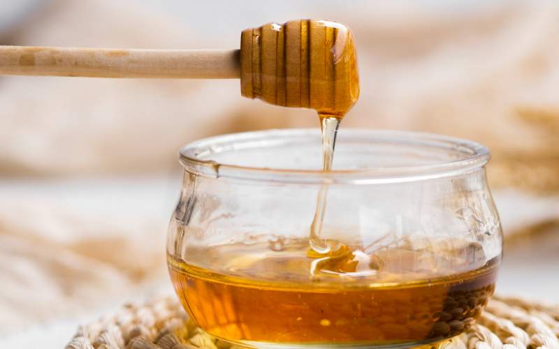 زمان مناسب برای عسل خوردن؛ صبح یا شب؟