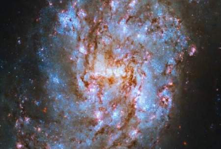 تلسکوپ هابل یک کهکشان شبیه مار را به تصویر کشید