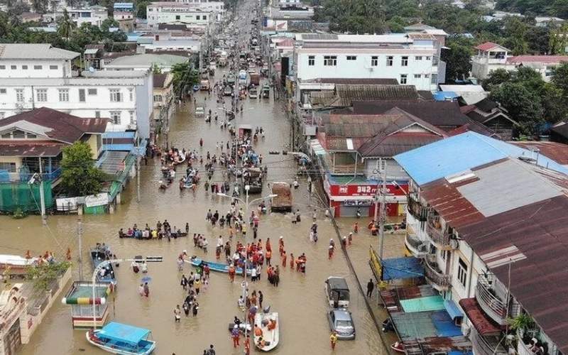 بارش باران و جاری شدن سیل در میانمار/فیلم