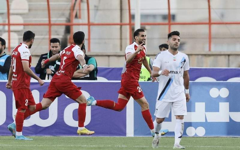 بهترین مهاجم پرسپولیس سوار بهترین پیکان