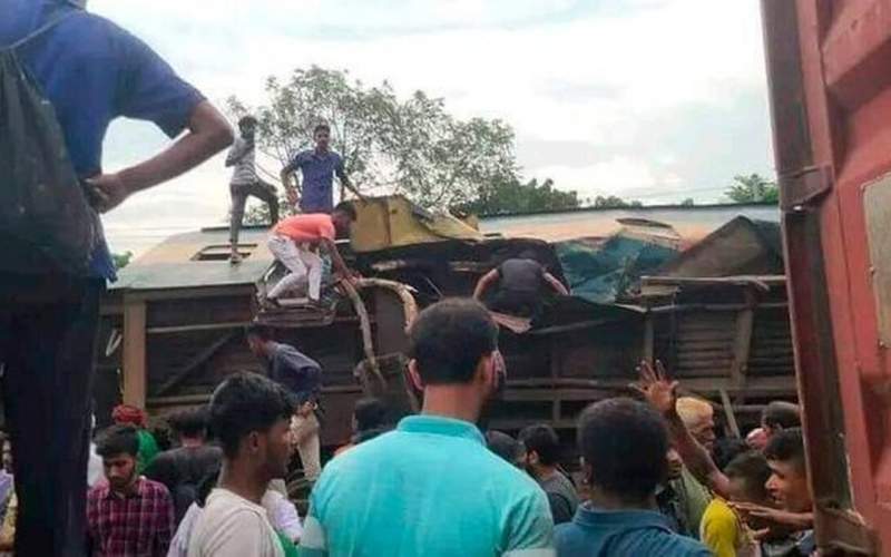 سانحه ریلی در بنگلادش با ۱۱۵ کشته و زخمی
