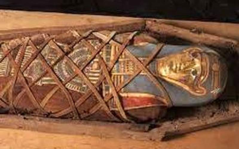 لحظه شگفت‌انگیز بازکردن تابوت باستانی در مصر