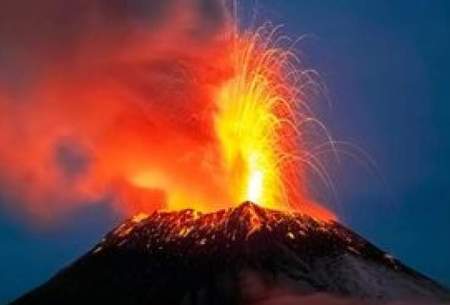 لحظه نفس‌گیر فوران یک آتشفشان در ژاپن