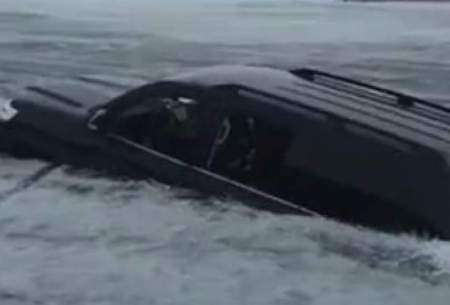 لحظه غرق شدن تویوتا لندکروز در دریاچه یخ زده