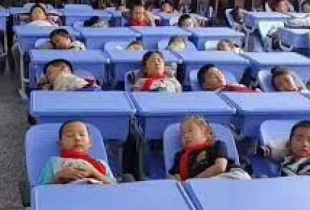صندلی‌های جالب در مدارس چین برای چرت زدن
