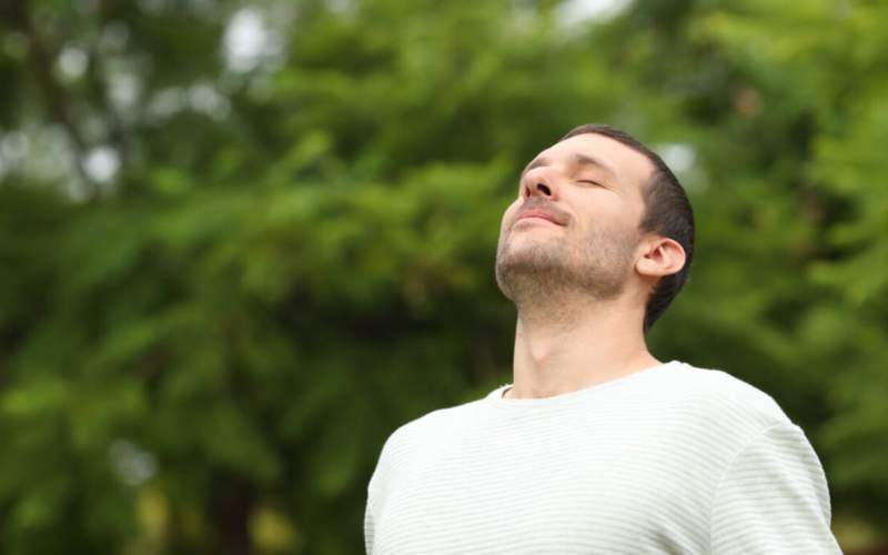 یک تمرین تنفسی ساده برای تقویت ریه‌ها