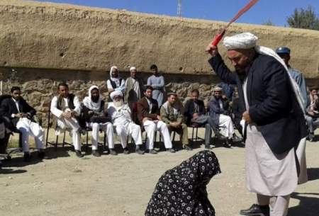 شلاق خوردن ۴۰۰ نفردر ملأ عام  در افغانستان