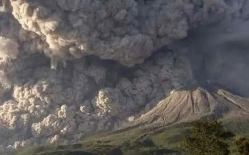 فوران مرگبار آتشفشان مارپی در اندونزی /فیلم