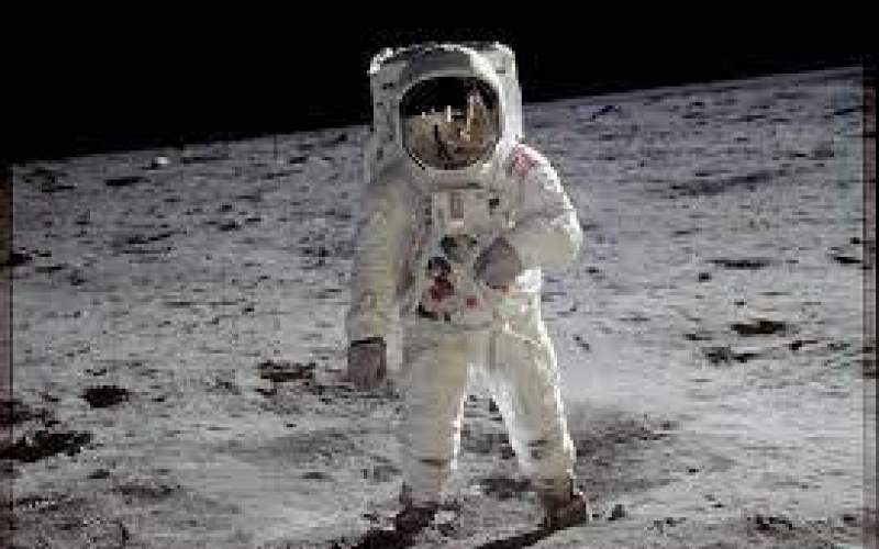 تقلای خنده‌دارفضانوردان برای راه رفتن روی ماه