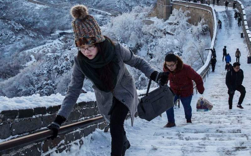 بازدید از دیوار چین هنگام بارش برف /فیلم