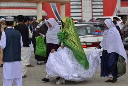 عکس از یک عروسی گروهی در افغانستان قبل از طالبان