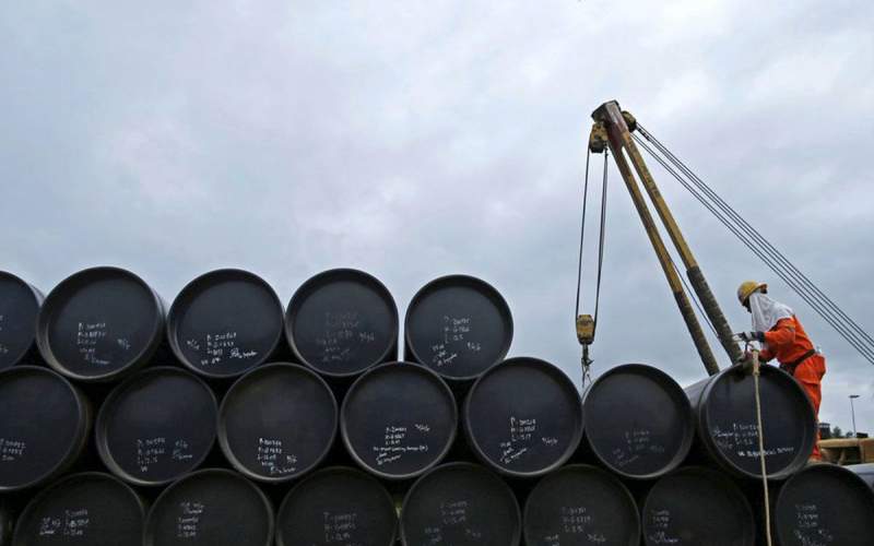 چرا قیمت نفت بر خلاف انتظارات کاهش یافت؟