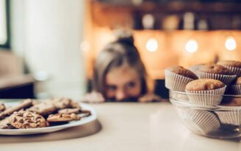۶ راهکار برای مهار میل مصرف شیرینی و شکر