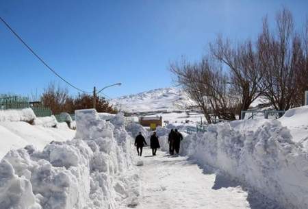 بارش برف در کوهرنگ پایتخت برفی ایران/فیلم