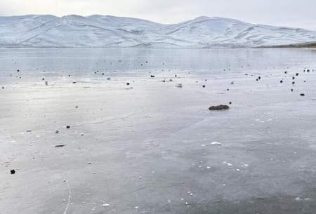 یک دریاچه در ترکیه یخ زد  <img src="https://cdn.baharnews.ir/images/picture_icon.gif" width="16" height="13" border="0" align="top">